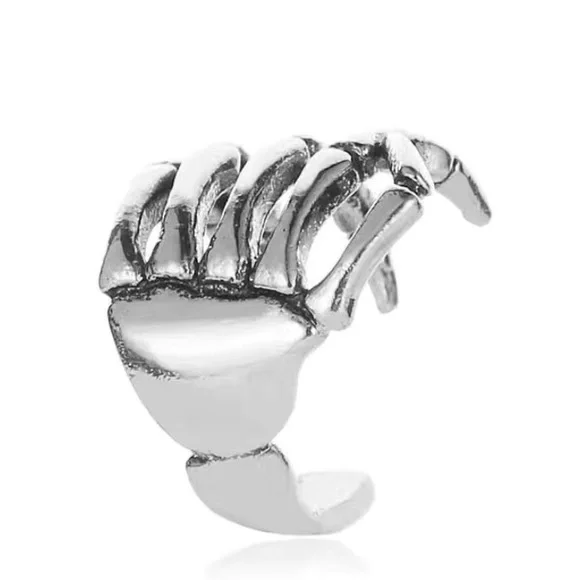 Skeleton hand ear 👂 cuff - Picture 5 of 5